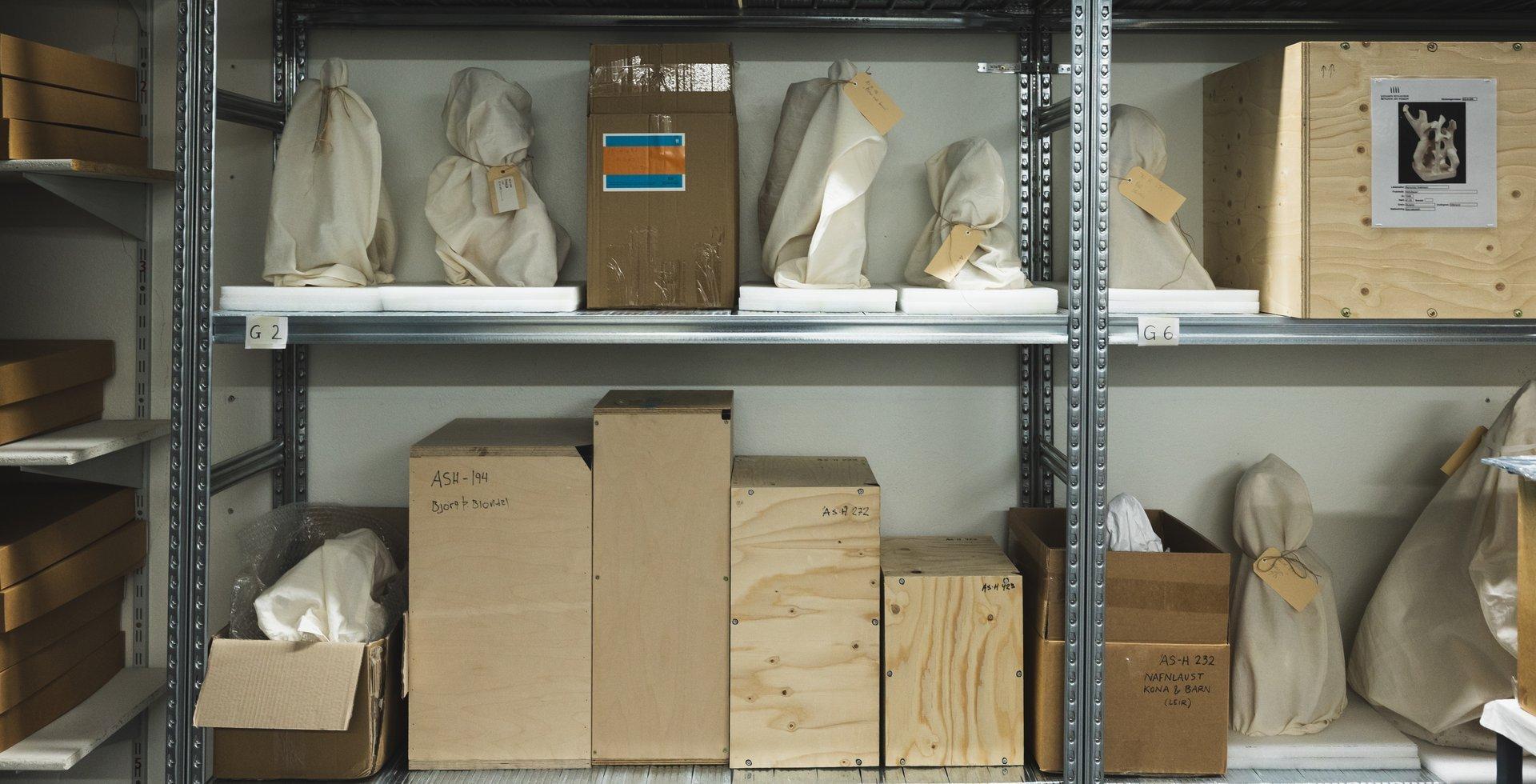 SAFNANÓTT | Heimsókn í listaverkageymslur Kjarvalsstaða